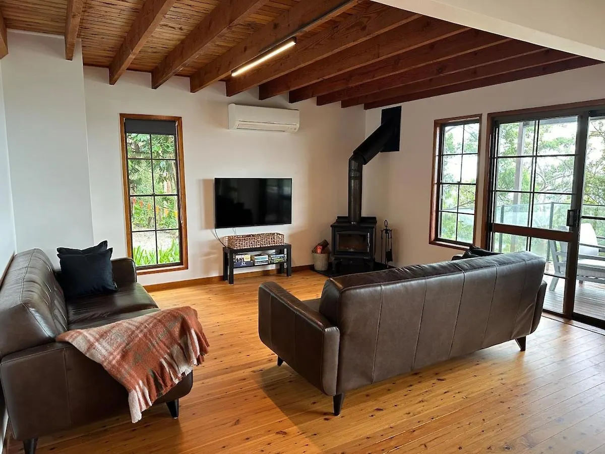 Wren Abode 3 Bedroom A-Frame Home Lower Beechmont With Breakfast Basket 0*,  Australia